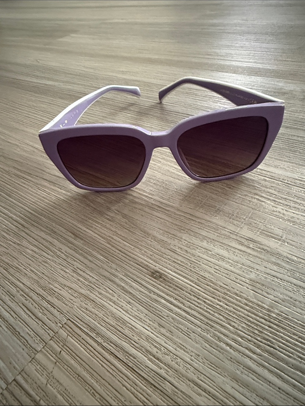 Lilac Cat-Eye Sunglasses for Women - Chic UV Sunglasses